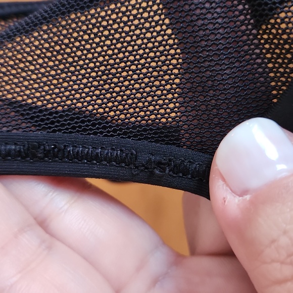 Lululemon Black Gear Up Bra, Size 6 - Picture 8 of 8